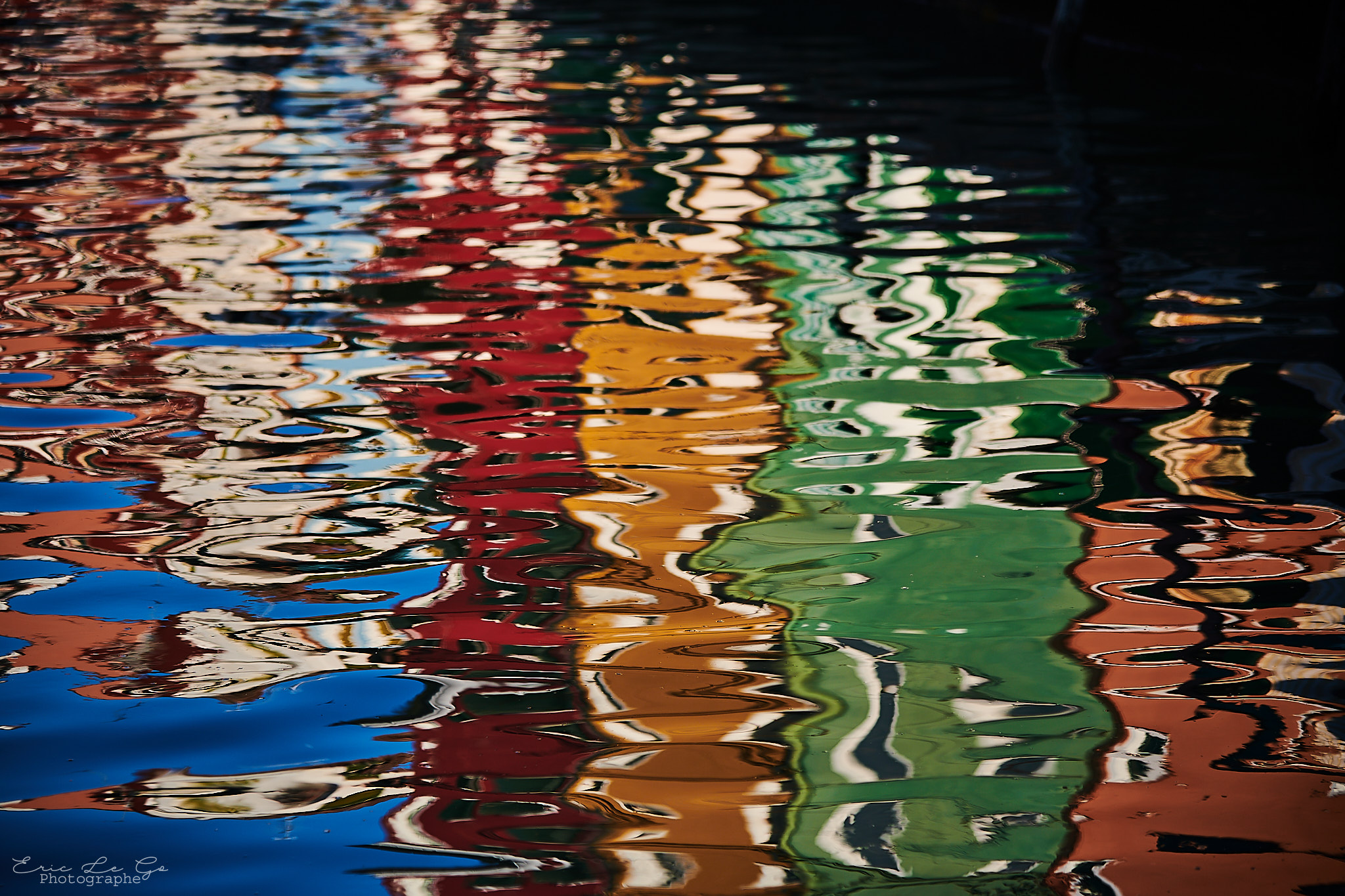 Reflet des couleurs de Venise dans l'eau