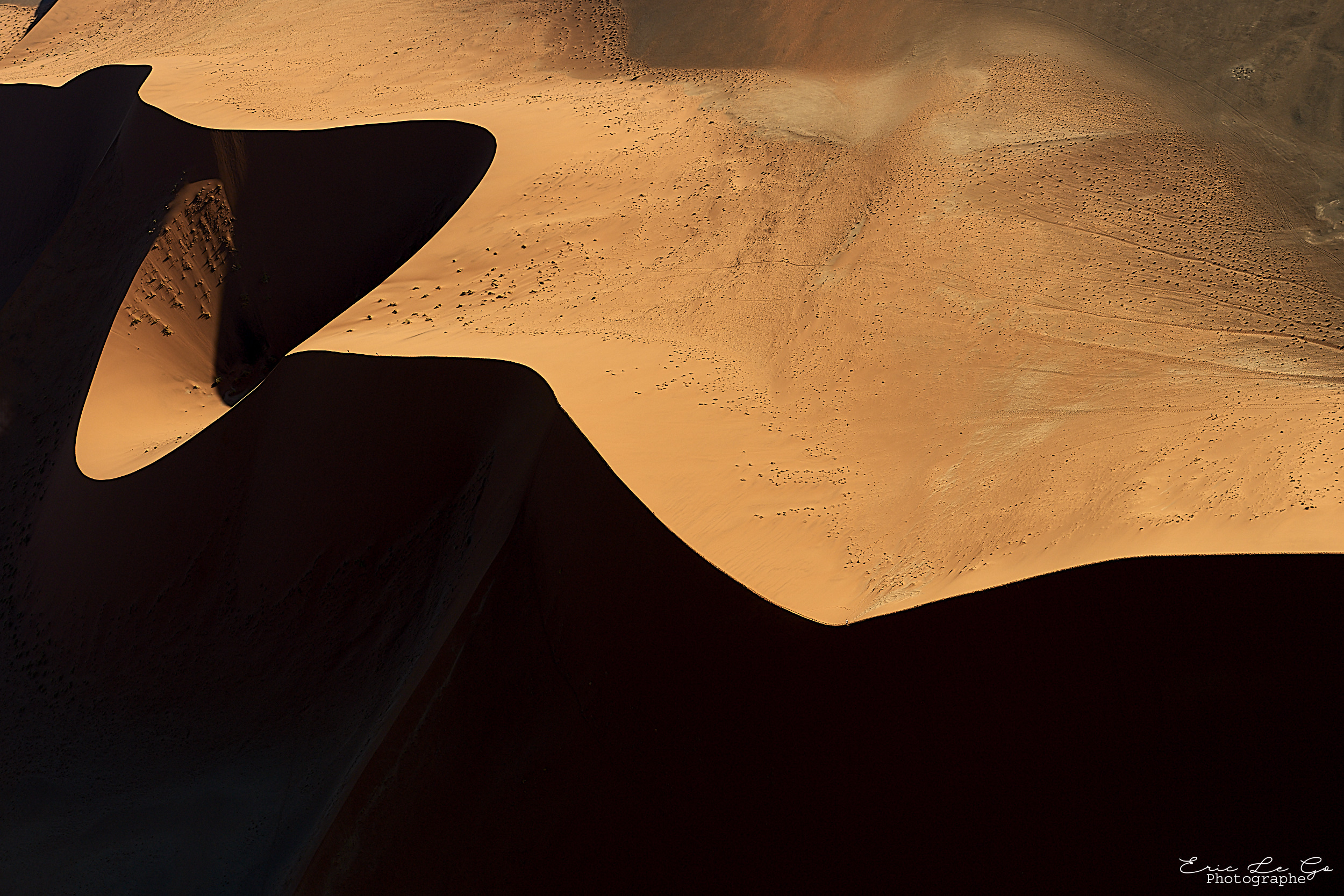 Jeu de lumière sur les dunes en Namibie